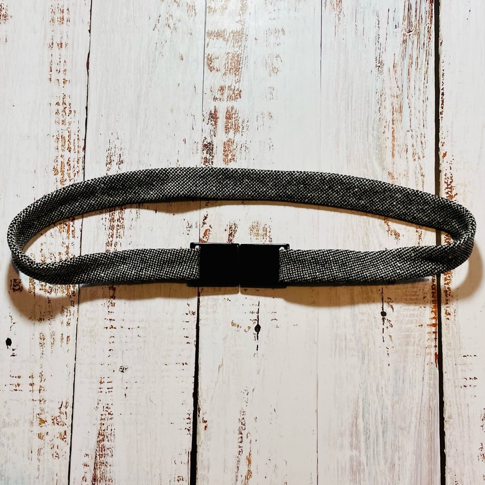 Gray Woven Elastic Belt with Black Magnetic Clasp